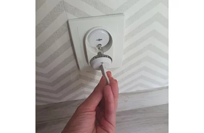 Biztonsági dugaszdugók - 15 db aljzatvédő + kulcs