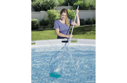 Medencetisztító a fenékre – B58212