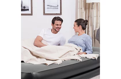 Felfújható matrac beépített pumpával és párnával 203 × 152 × 46 cm – B67403