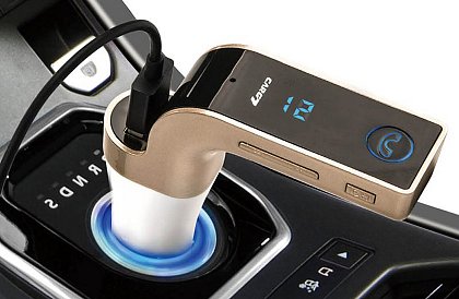 Bluetooth FM adó, USB és micro SD kártyára