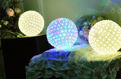 Karácsonyi LED  függő gömb - átmérője 13cm