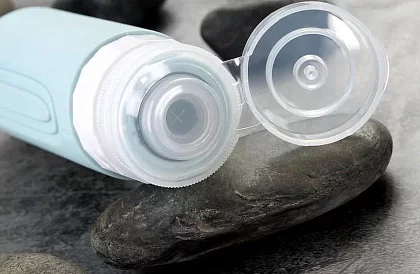 Utazási kozmetikai flakonok repülőre – tasakos szett