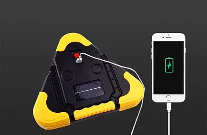 LED vészjelző háromszög lámpával, powerbankkal és napelemes töltéssel