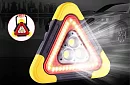 LED vészjelző háromszög lámpával, powerbankkal és napelemes töltéssel