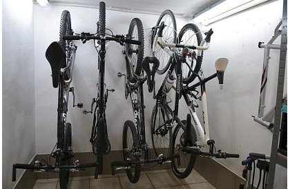 Kampó a kerékpár falra akasztásához