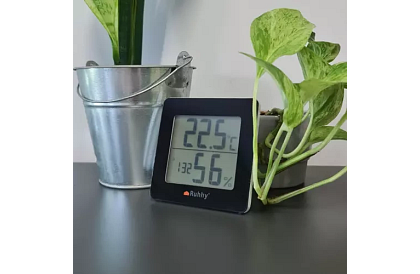 Digitális óra hőmérővel és páratartalom-mérővel