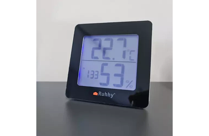 Digitális óra hőmérővel és páratartalom-mérővel