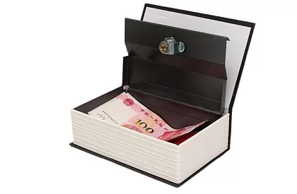 Trezor – doboz, amely egy könyvben rejtőzik 18 × 11,5 cm