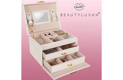 Elegáns ékszerdoboz – bézs zárakkal és szatén felülettel