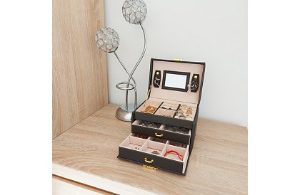 Elegáns ékszerdoboz – fekete zárakkal és szatén felülettel