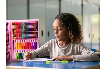 Művészeti festőkészlet bőröndben – 168 darab, rózsaszín