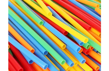 Színes 3D építőjáték szívószálakból 408 db – kreatív játék gyerekeknek