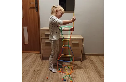 Színes 3D építőjáték szívószálakból 408 db – kreatív játék gyerekeknek