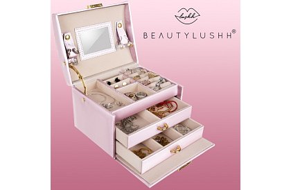 Elegáns ékszerdoboz – rózsaszín záras és szatén felülettel