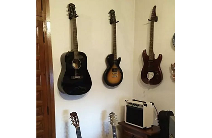 Gitártartó – univerzális húros hangszerekhez