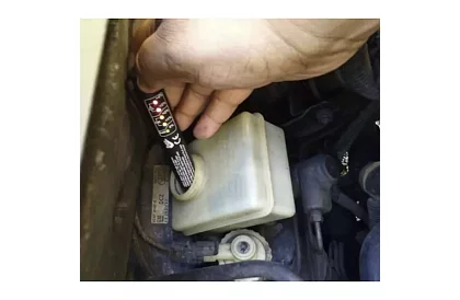 LED fékfolyadék-tesztelő