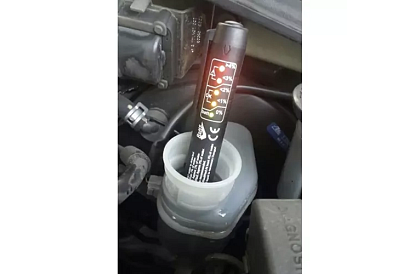 LED fékfolyadék-tesztelő