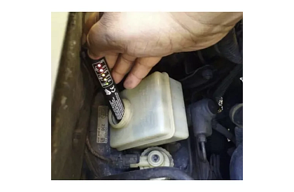 LED fékfolyadék-tesztelő