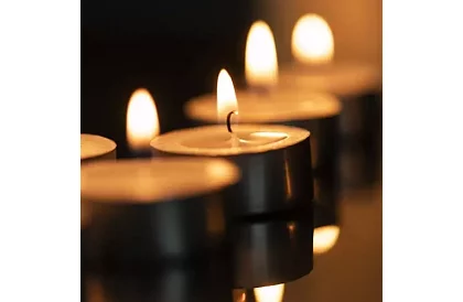 Teásgyerty fehér – égési idő 4 óra – csomagolás 100 db