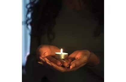 Teásgyerty fehér – égési idő 4 óra – csomagolás 100 db