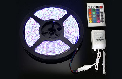 Beltéri RGB LED szalag 5 méter hosszú – a komplett szett tartalmazza a távirányítót, és a forrás!