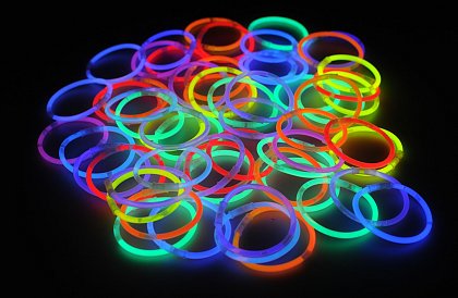 Ragyogó botok lightstick – 100 db neon pálca. Tökéletese a pártikra, és ünnepségekre!