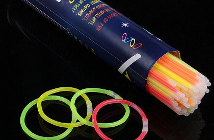 Ragyogó botok lightstick – 100 db neon pálca. Tökéletese a pártikra, és ünnepségekre!