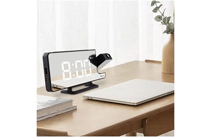 Tüköróra ébresztővel és projektorral