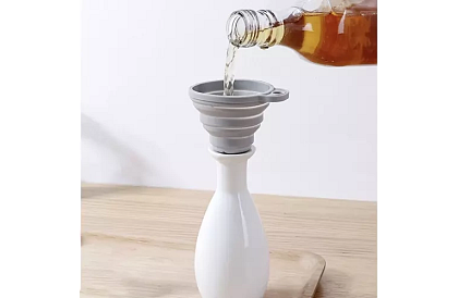 Univerzális összecsukható szilikon tölcsér