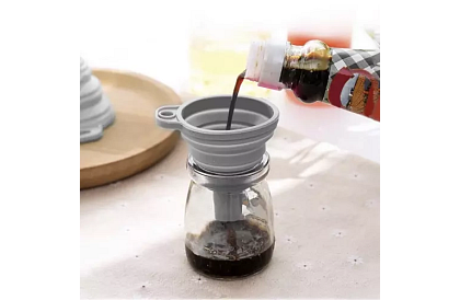 Univerzális összecsukható szilikon tölcsér