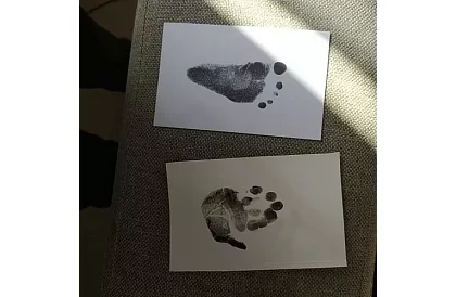 Gyermekkezek és lábak lenyomata - Nesmaring Ink