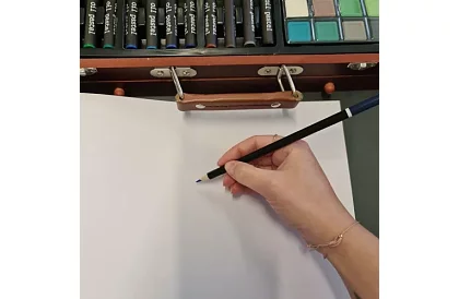 Festék készlet fából készült tokban – 130 elem