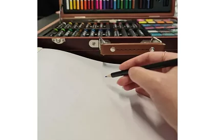 Festék készlet fából készült tokban – 130 elem