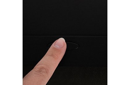 Beépített kihúzható aljzat 3× 220 V – fekete