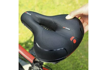 Cyklistikai nyereg ACTIVE szellőzéssel és vízálló borítással