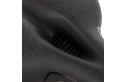 Cyklistikai nyereg ACTIVE szellőzéssel és vízálló borítással