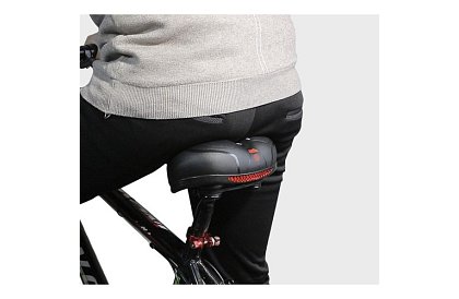 Cyklistikai nyereg ACTIVE szellőzéssel és vízálló borítással