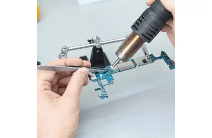 Hőlégfúvós forrasztóállomás 700W