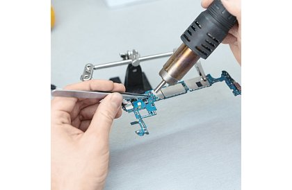 Hőlégfúvós forrasztóállomás 700W