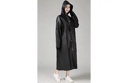 Erős fekete oversized esőkabát