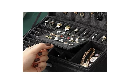 Elegáns velúr ékszertartó - fekete