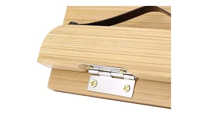 Fából állvány könyv és laptop számára