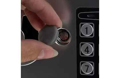 Elektronikus széf kulccsal és kódzárral – értékek biztonságos tárolása