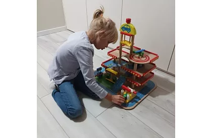Fa parkoló – garázs a gyerekeknek