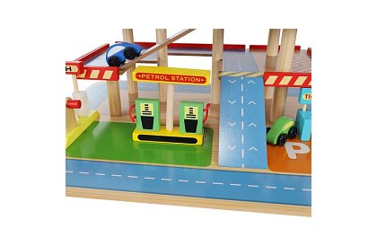 Fa parkoló – garázs a gyerekeknek