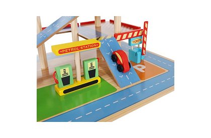 Fa parkoló – garázs a gyerekeknek