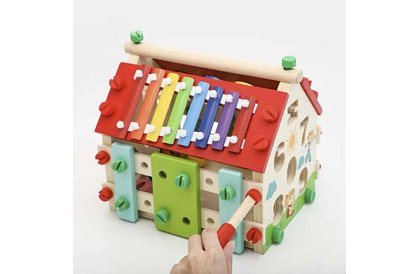 Fábólított oktatási érzékelő házikó