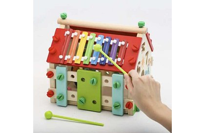 Fábólított oktatási érzékelő házikó