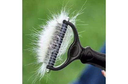 Fésű a szőr és aljszőrzet fésülésére