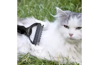 Fésű a szőr és aljszőrzet fésülésére